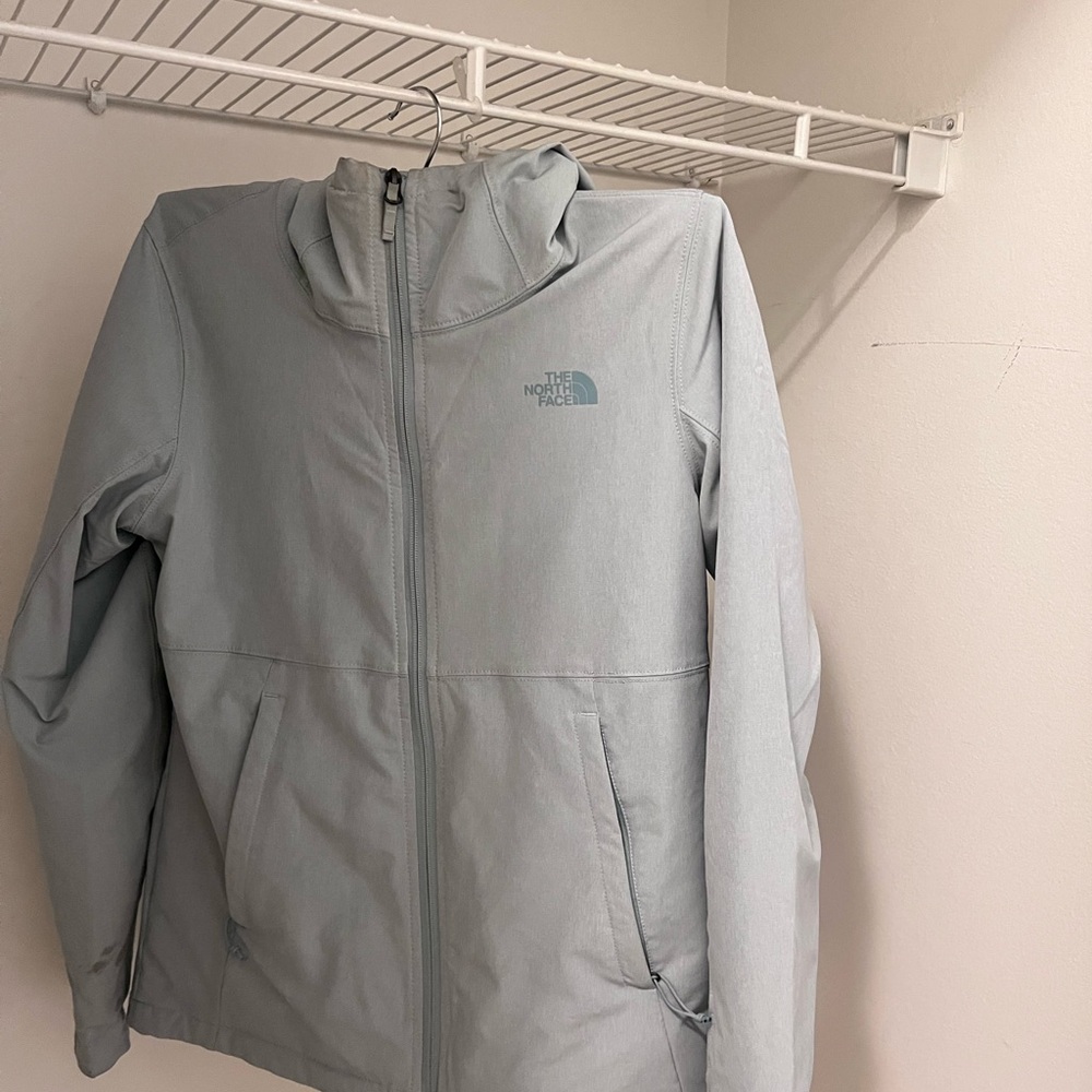 The North Face Jacket Weather-Resistant Hooded Design